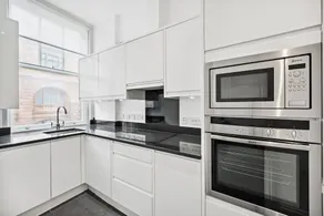 Magnificent Flat across Harrods - Image 4
