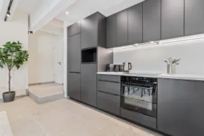Clausen Hideaway Modern Accommodation - Image 4