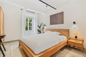 Clausen Hideaway Modern Accommodation - Image 2