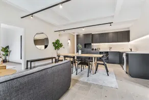 Clausen Hideaway Modern Accommodation - Image 3