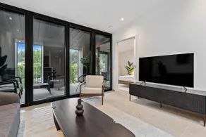Stylish 2BR Apt w/ Balcony & Historic Views - Image 2