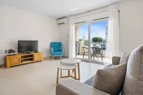 Modern Canal View Apartment with Terrace - Image 2