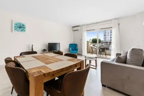 Modern Canal View Apartment with Terrace (5) - Image 2