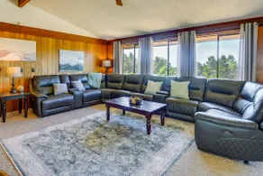 Westport Retreat w/ Pool Table: Walk to State Park - Image 4
