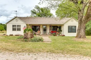 Quiet Countryside Weaubleau Home w/ Patio & Grill! - Image 4