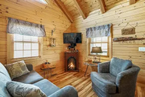 Lovebirds Landing | Hocking Hills, Couples Cabin - Image 3