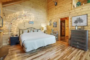 Lovebirds Landing | Hocking Hills, Couples Cabin - Image 5
