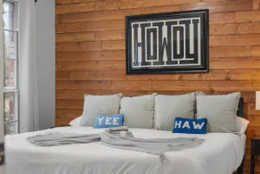 Heated Pool|Hot Tub|Sleeps 16|Putting Green! - Image 3