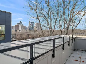DT Coze Apt, Gym, Rooftop, Free Street Parking - Image 2