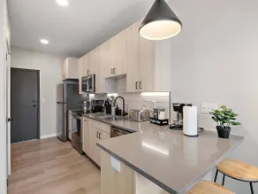 DT Coze Apt, Gym, Rooftop, Free Street Parking - Image 5