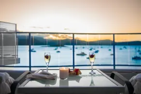 Penthouse Oasis On Airlie - Image 2