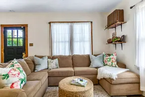 Charming Edwardsville Home: Walk to Downtown! - Image 5