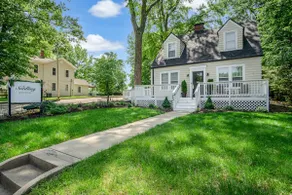 Charming Edwardsville Home: Walk to Downtown! - Image 3