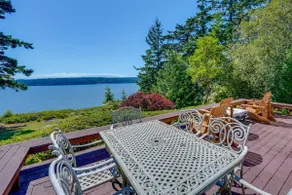 Cozy Langley Retreat: Water Views & Beach Access - Image 2
