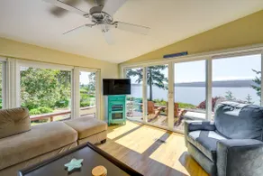 Cozy Langley Retreat: Water Views & Beach Access - Image 4