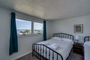 K's Motel House with river views - Image 4