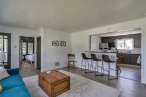 K's Motel House with river views - Image 2