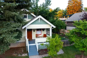 Downtown Garden Getaway-Cozy home near downtown Bo - Image 3