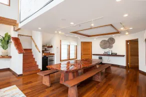Seaside Art Gallery Loft Inspire Your Creativity with Breathtaking Views! - Image 4