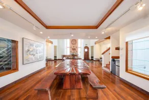 Seaside Art Gallery Loft Inspire Your Creativity with Breathtaking Views! - Image 3