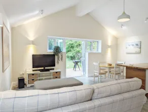Millside, Bosham -  a bungalow that sleeps 4 guests  in 1 bedroom - Image 3