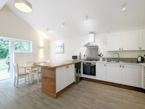 Millside, Bosham -  a bungalow that sleeps 4 guests  in 1 bedroom - Image 5