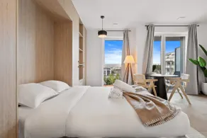 Cozy Studio w/ Balcony, Fast WiFi & Free Parking - Image 4
