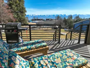 Lakeside Breeze, with hot tub - Image 2