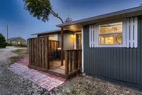 Jesse Cooper Cottage-Overlooking SWU & Downtown GT - Image 2