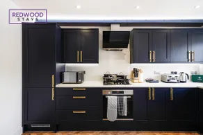 Huge House, Contractors & Families, Free Parking - Image 5