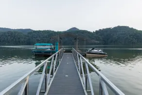 Lakefront Retreat in Mooresburg - Image 2