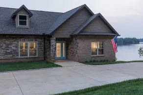 Lakefront Retreat in Mooresburg - Image 3