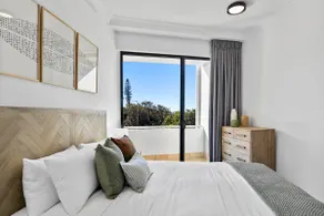 Pristine 2-Bed Apartment with Pool and Balcony - Image 4