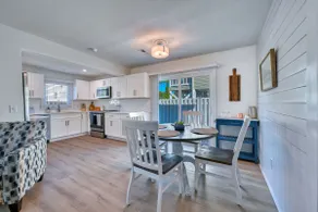 Private Home - 1 Block 2 Beach - Pet Friendly - Image 5