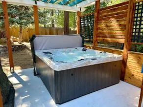 Tahoe Getaway | King Suites & Hot Tub | Near Trail - Image 3