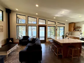 The Alpenglow: Waterfront Escape Private Hot Tub - Image 4