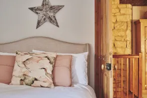 Cotswold Luxury Coach House - ideal for couples, w/ EV charging - Image 5