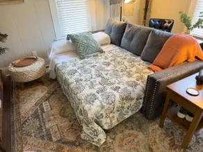 Charming Historic Downtown 1BR | A+ Location - Image 4