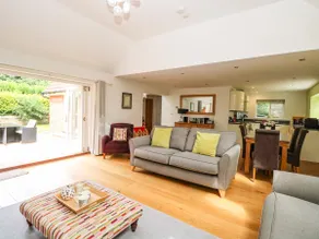 Oak Tree Lodge - Image 5