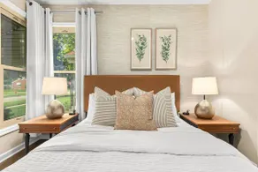 New! Cozy Mid Century Modern Oasis 3bd Home - Image 3