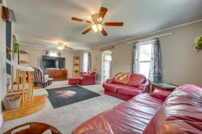 Cozy Iowa Getaway w/ Patio & Fenced-In Yard! - Image 4