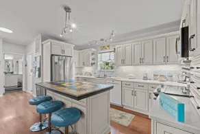 Kiss Me Kottage- Private Waterfront Home! - Image 3