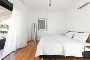 Elliot Neapoli: Duplex with Terrace - Image 3