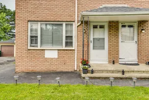 4 Mi to Dtwn Rochester: Charming Apt w/ Patio! - Image 4