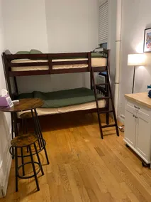 Private room with Shared bath on Union Square 10 - Image 2
