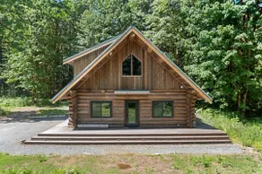 Luxury Scandinavian Cabin with Hot Tub Near Mt. - Image 2
