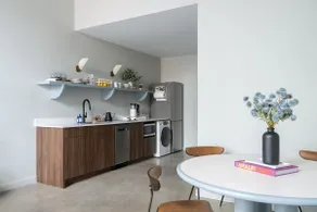 Spacious Studio in Little Italy, Near West Loop - Image 3