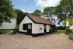 Garden Cottage - Image 3