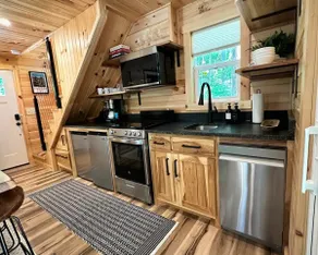 The Acorn: Hot tub, Private Trail, Firepit, Swing - Image 5