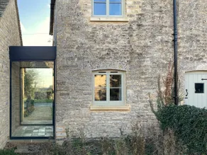 High Cogges Farm Holiday Cottages - The Granary - Image 2